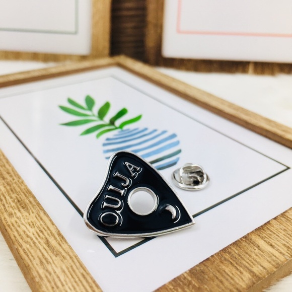 ‼️5 for $25 SALE‼️ Black Classic Ouija Enamel Pin - Picture 2 of 3